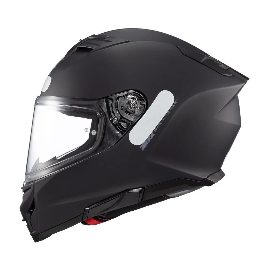Capacete Texx Kaiman preto fosco, de lado, com a viseira fechada
